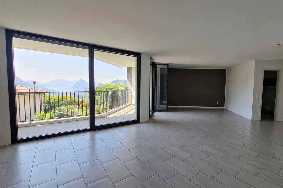 Haus mit 5,5 Zimmern, Terrasse mit Seeblick und Garten in Lopagno