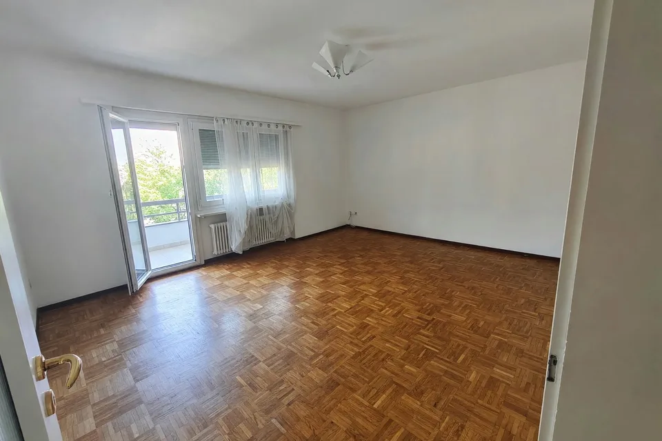 Geräumige 4,5-Zimmer-Wohnung mit zwei Terrassen, schöner Aussicht und Wohnküche