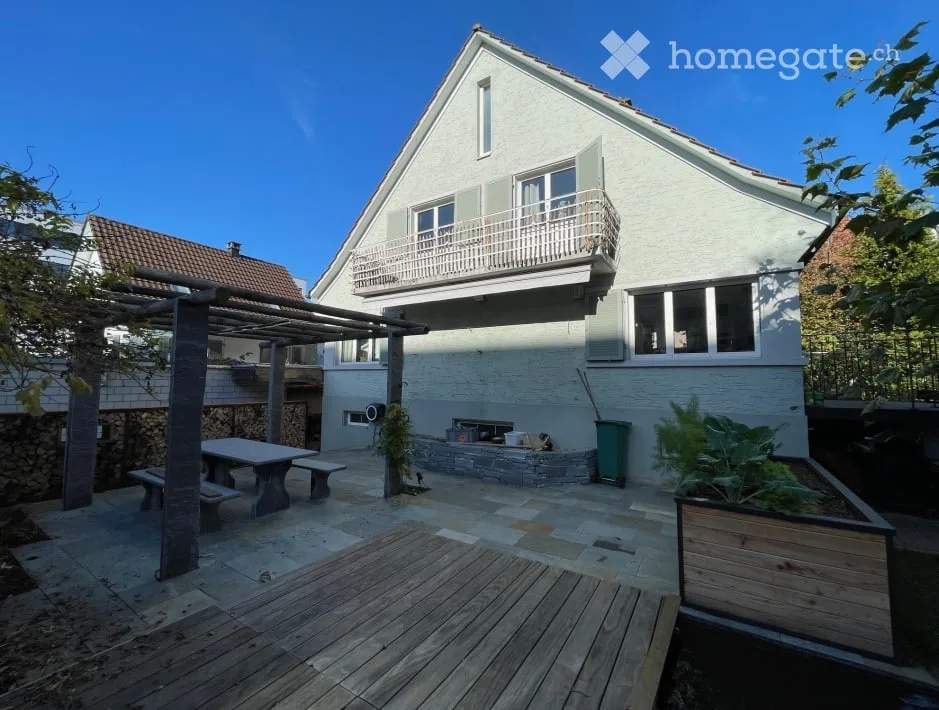 Exklusives 5.5-Zimmer-Einfamilienhaus mit traumhaftem Garten – nur 2 Gehminuten zum Bahnhof Uster