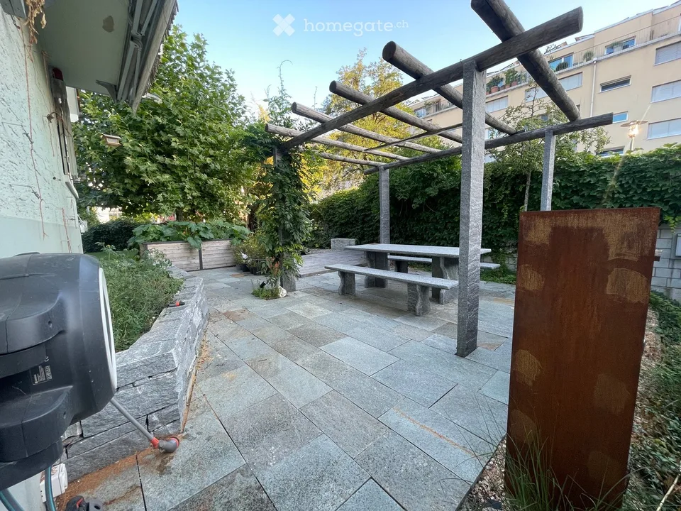 Esclusiva casa unifamiliare di 5,5 locali con giardino da sogno – a soli 2 minuti a piedi dalla stazione di Uster