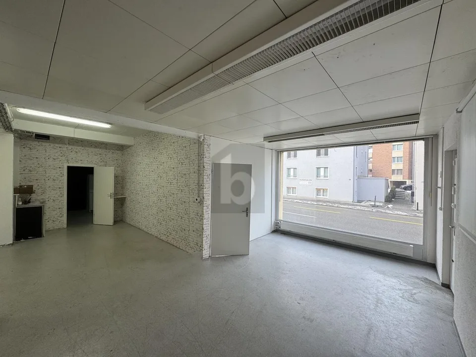 Au top de l'emplacement avec grande vitrine