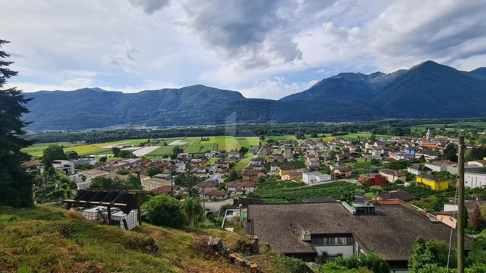 TRANQUILLO E SOLEGGIATO CON VISTA