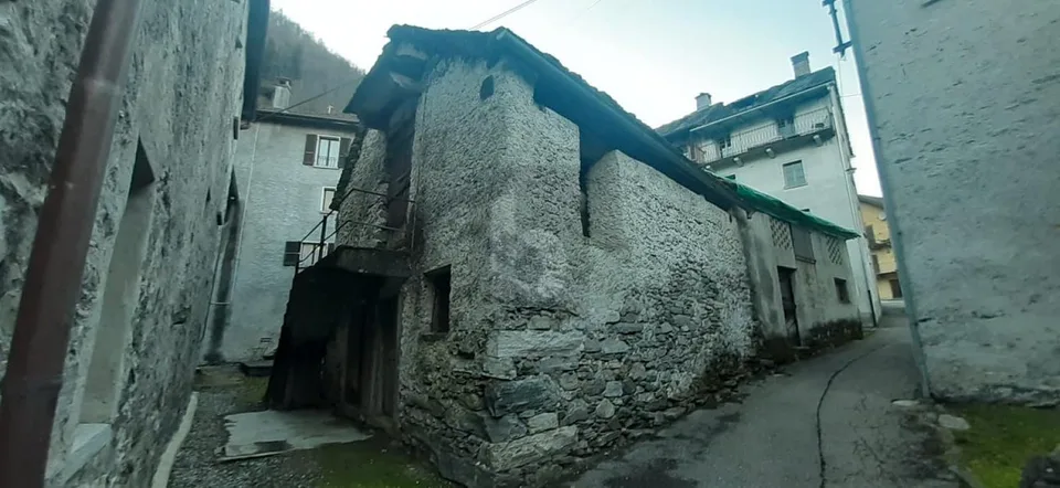 RUSTICO DA RISTRUTTURARE
