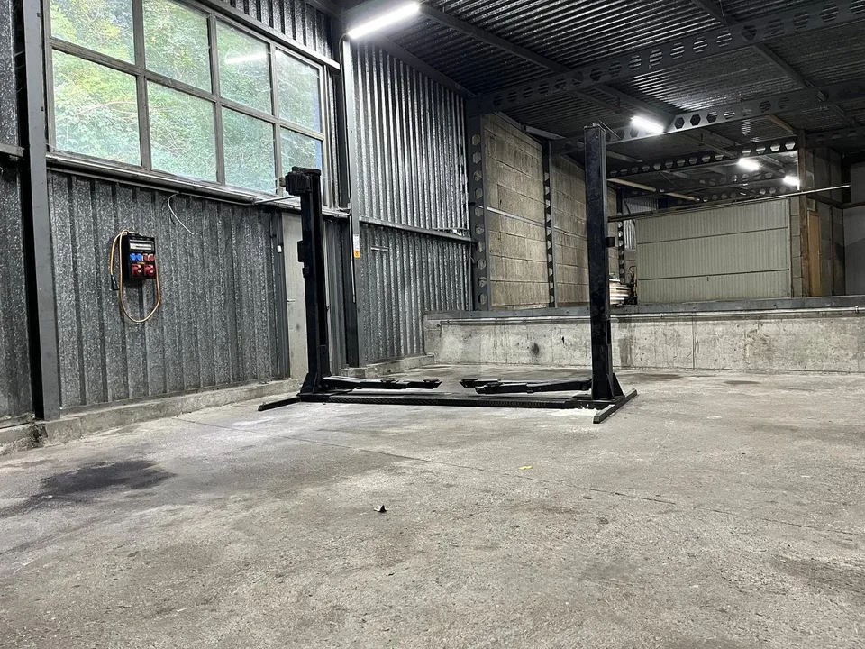 Atelier de carrosserie à louer
