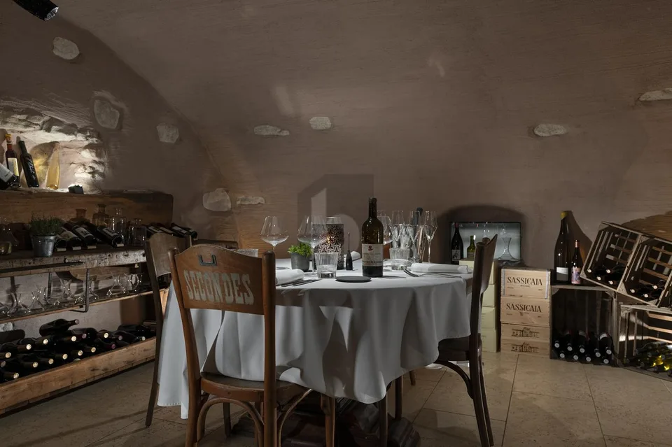 PRÄCHTIGER GASTRONOMISCHER RAUM