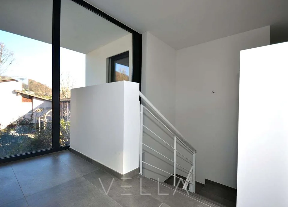 Appartement spacieux de 4,5 pièces avec terrasse à proximité du golf et du lac
