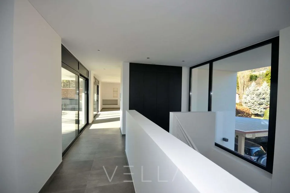 Appartement spacieux de 4,5 pièces avec terrasse à proximité du golf et du lac