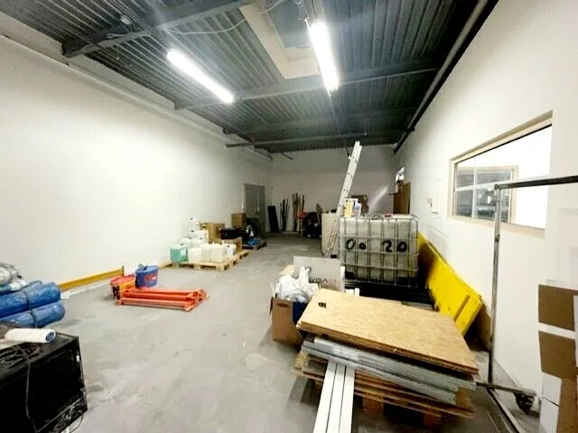 PRÉS-DU-LAC 30A, Commercial space of 449m2