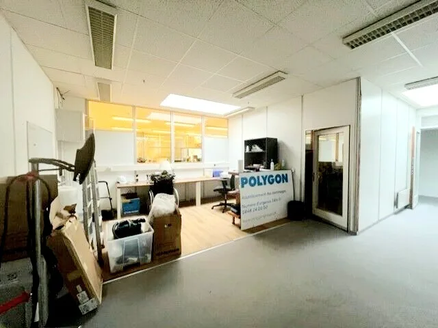 PRÉS-DU-LAC 30A, Local commercial de 449m2
