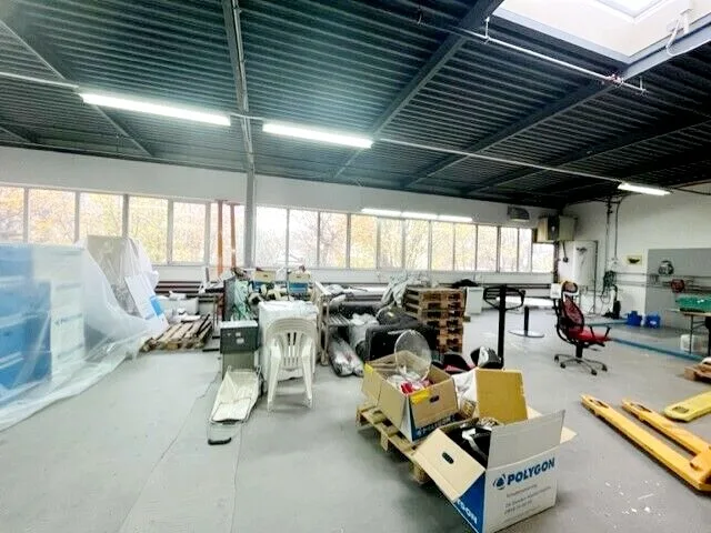 PRÉS-DU-LAC 30A, Commercial space of 449m2