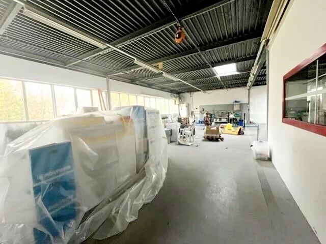 PRÉS-DU-LAC 30A, Commercial space of 449m2