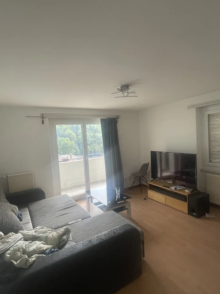 BELLO APPARTAMENTO DI 3 LOCALI 70 M2 CON BALCONE AL 1° PIANO
