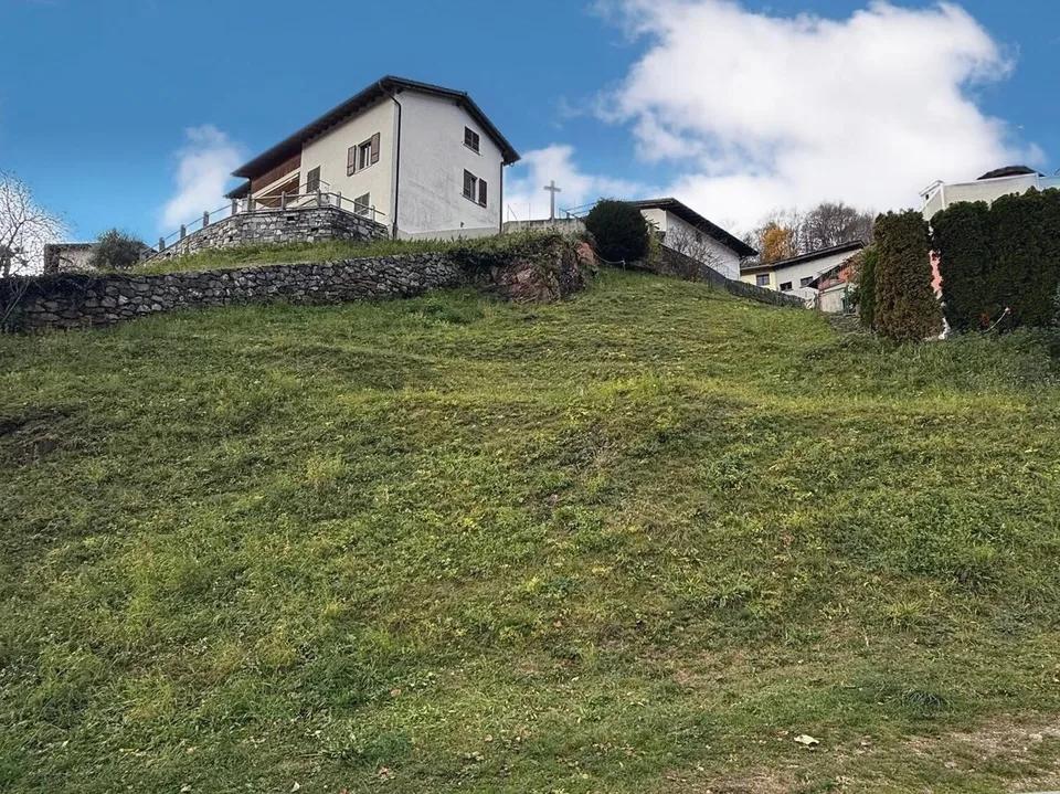 TERRENO EDIFICABILE DI 510 MQ IN OTTIMA POSIZIONE AD AROGNO