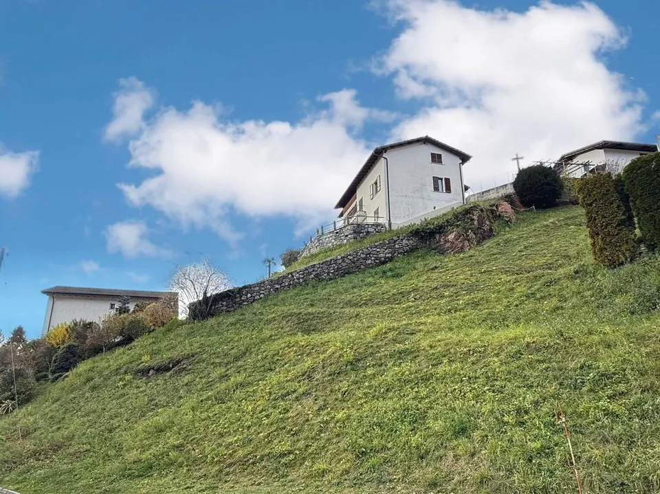 TERRENO EDIFICABILE DI 510 MQ IN OTTIMA POSIZIONE AD AROGNO