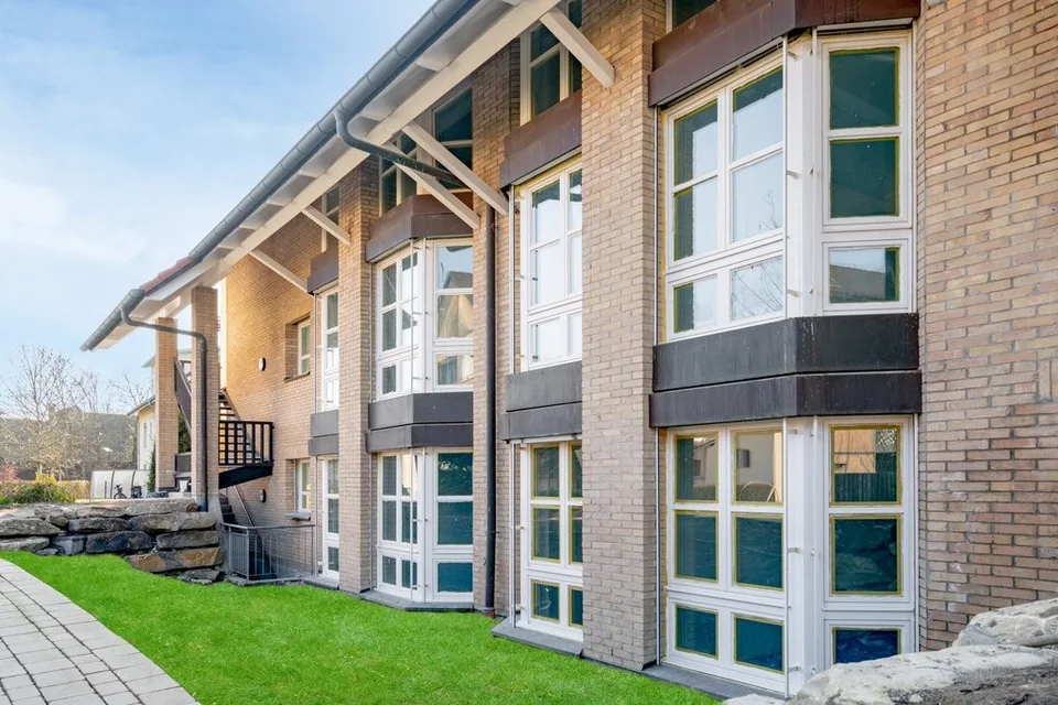GROSSZÜGIGE HELLE WOHNUNG- FRISCH SANIERT
