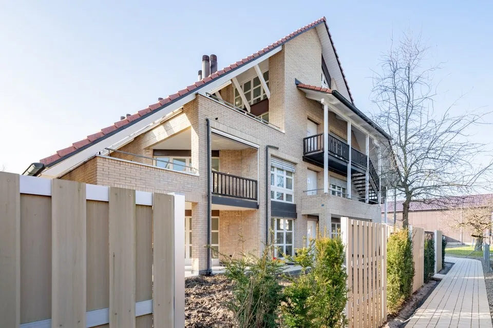 GROSSZÜGIGE HELLE WOHNUNG- FRISCH SANIERT
