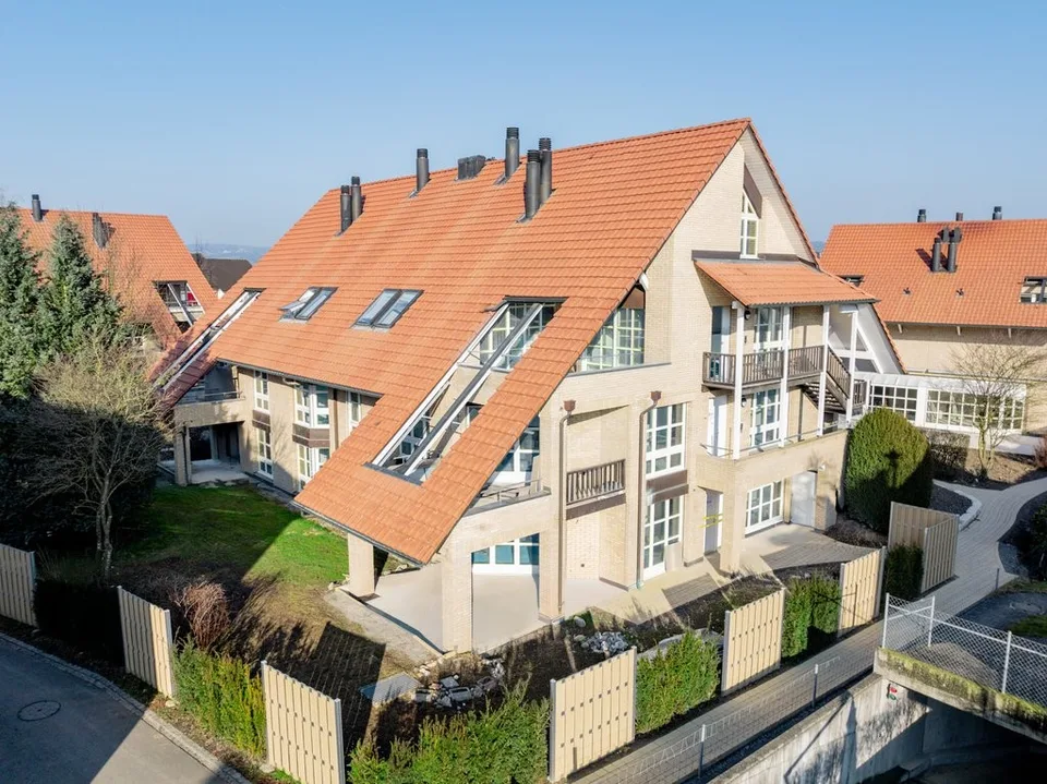 GROSSZÜGIGE HELLE WOHNUNG- FRISCH SANIERT