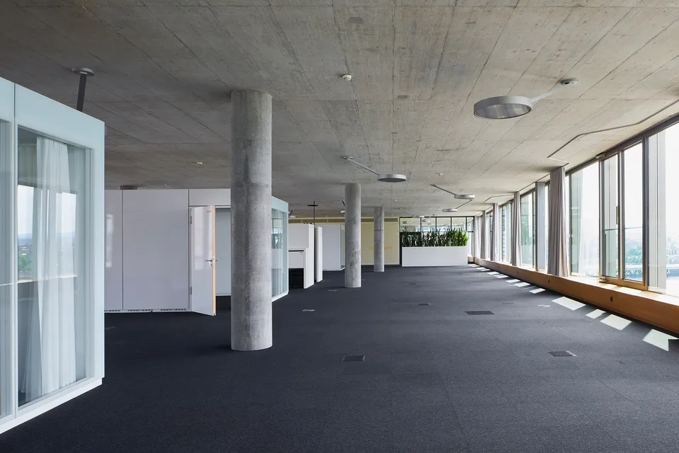 Büroflächen ab 2'000 m² direkt am Rhein