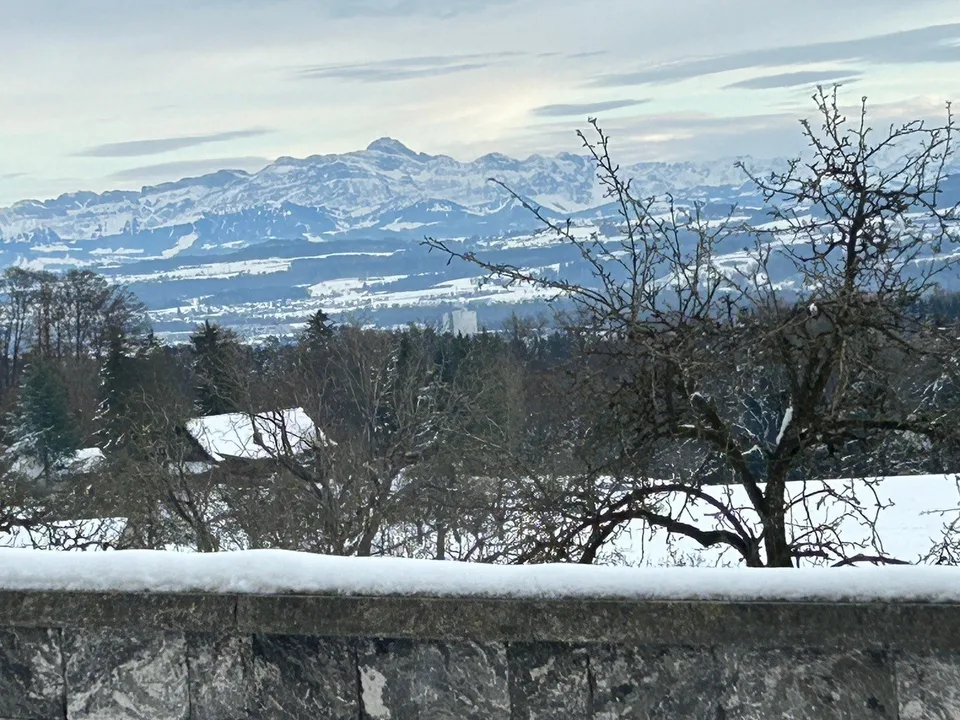 Modernes 5-Zimmer-Einfamilienhaus mit Hallenbad in Illhart