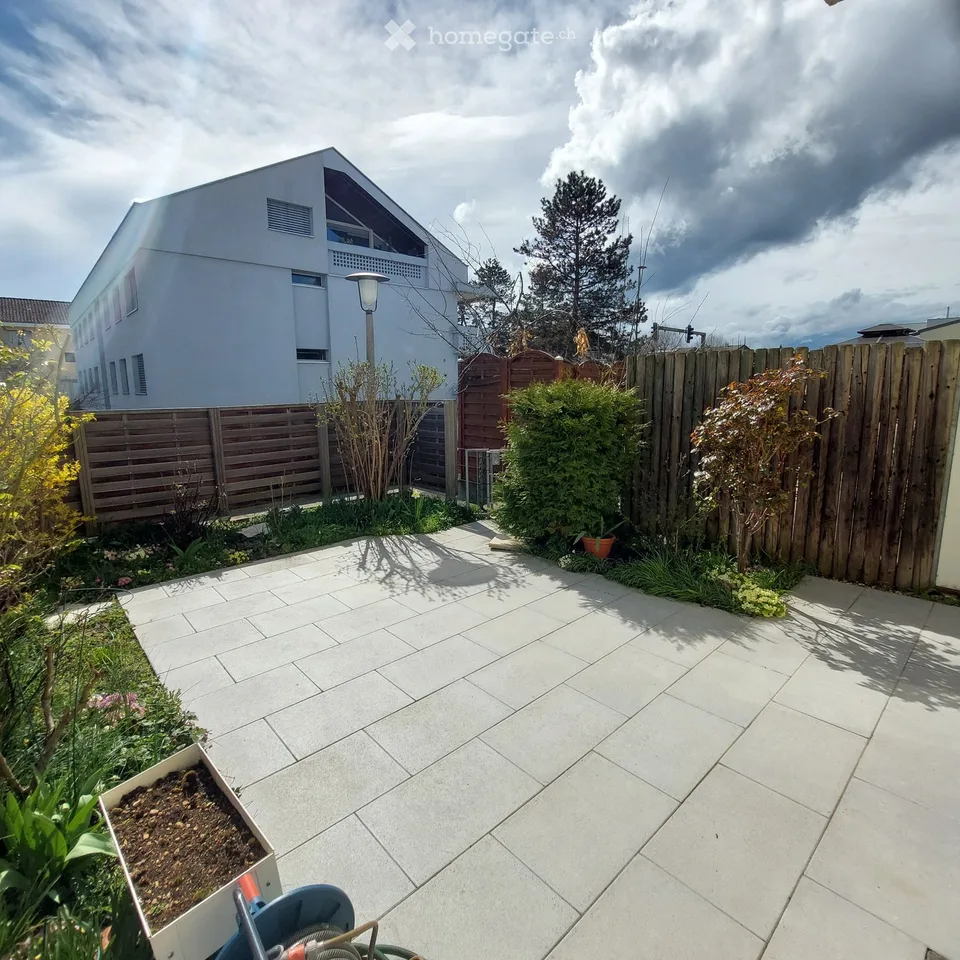Well-maintained, renovated 4.5 room row house