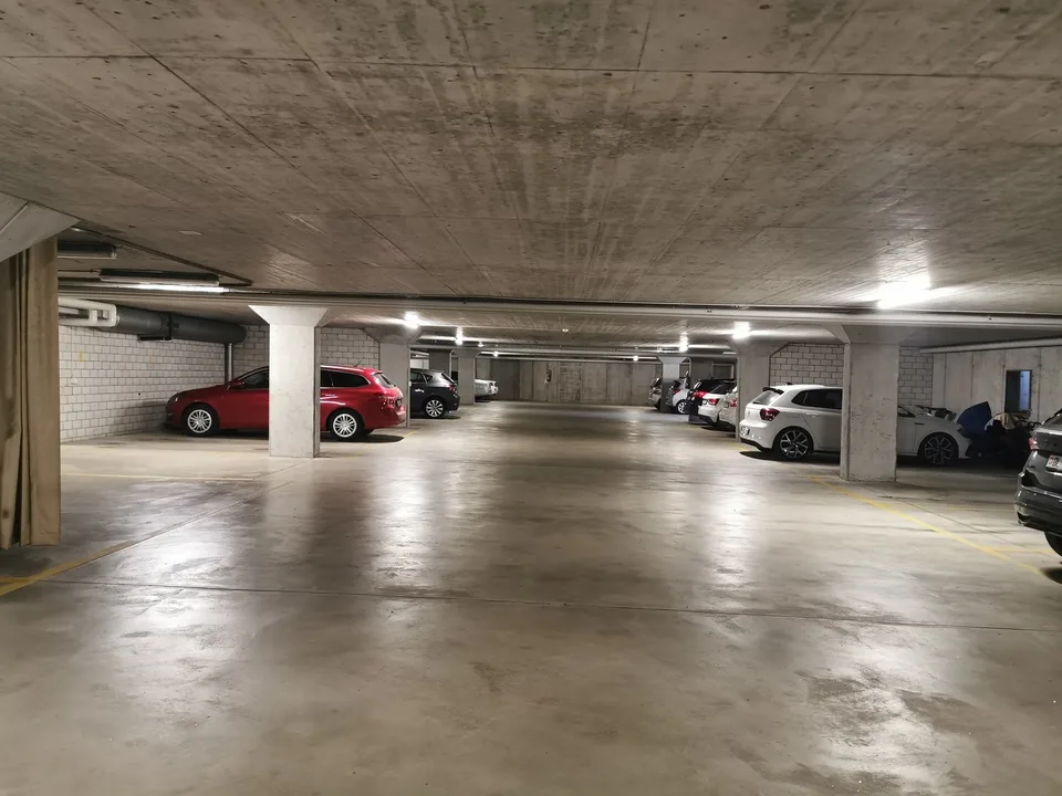 Einstellhallenplatz zu vermieten