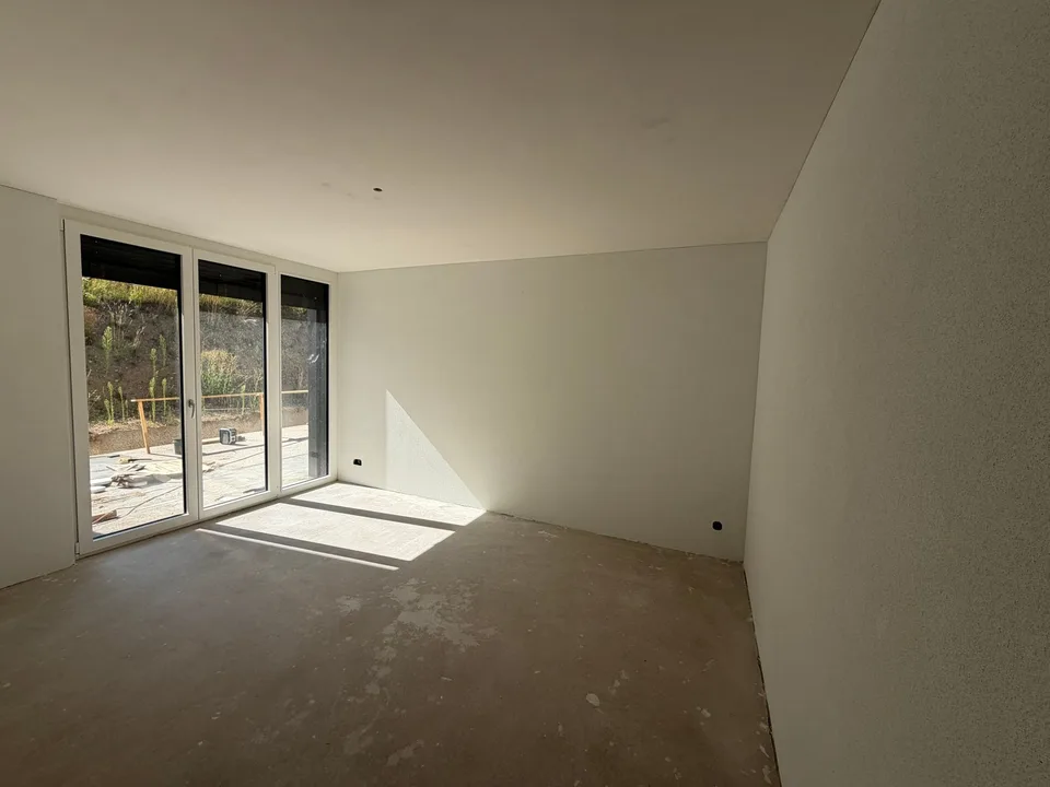 Area di seduta accogliente, grande appartamento! Possibilità di trasloco nel dicembre 2026! Scegliete il design degli interni!