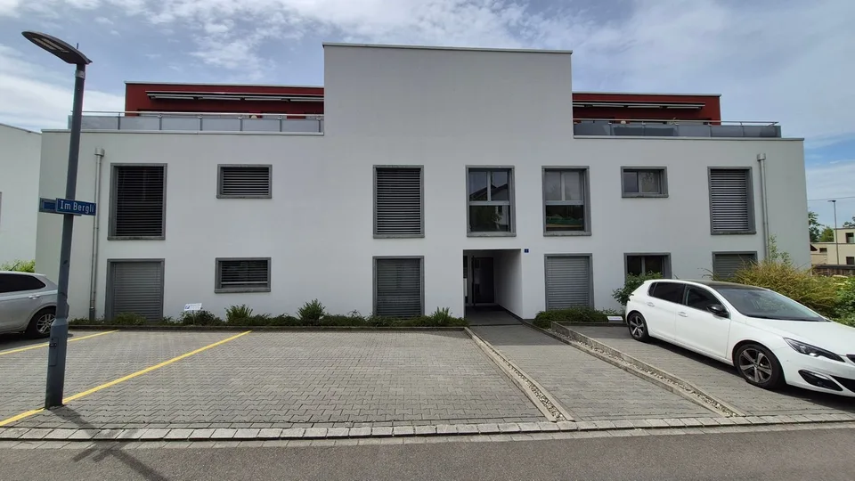 Appartamento luminoso 4.5 locali con ampio balcone a Ottenbach