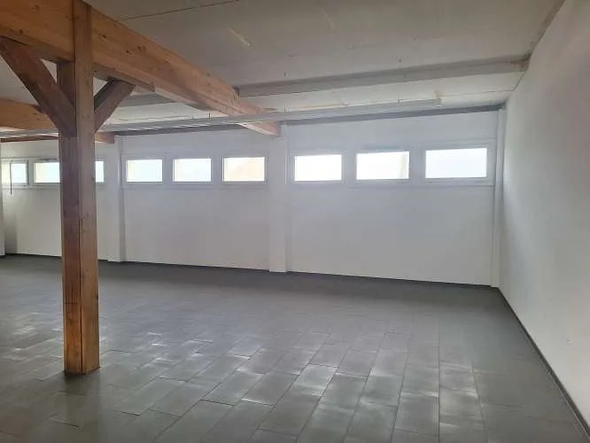 1'700 m2 di spazi di vendita, uffici e magazzini in una posizione ideale direttamente alla stazione ferroviaria e vicino alla MIGLIO DI NEGOZI – foto 10 di 28