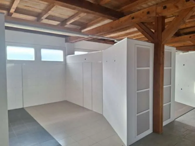 1'700 m2 di spazi di vendita, uffici e magazzini in una posizione ideale direttamente alla stazione ferroviaria e vicino alla MIGLIO DI NEGOZI – foto 17 di 28