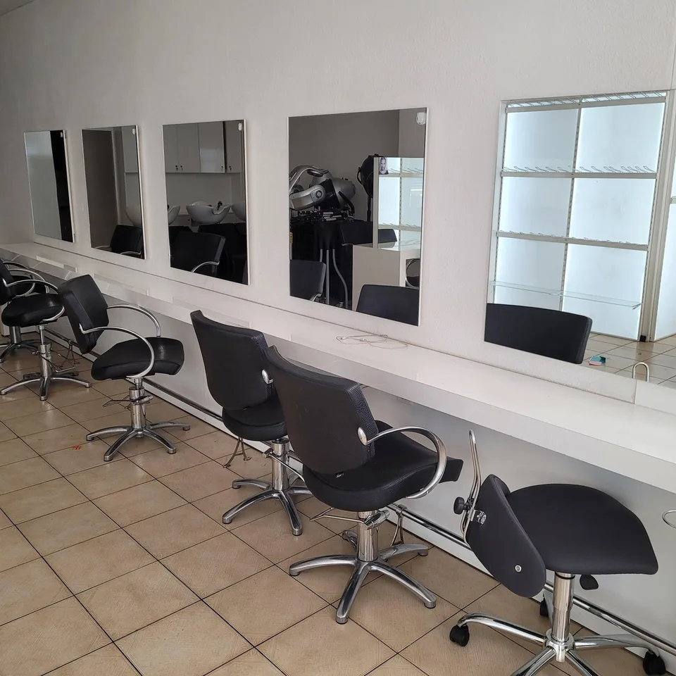 Arcade de 62 m2, idéale pour une activité salon de coiffure.