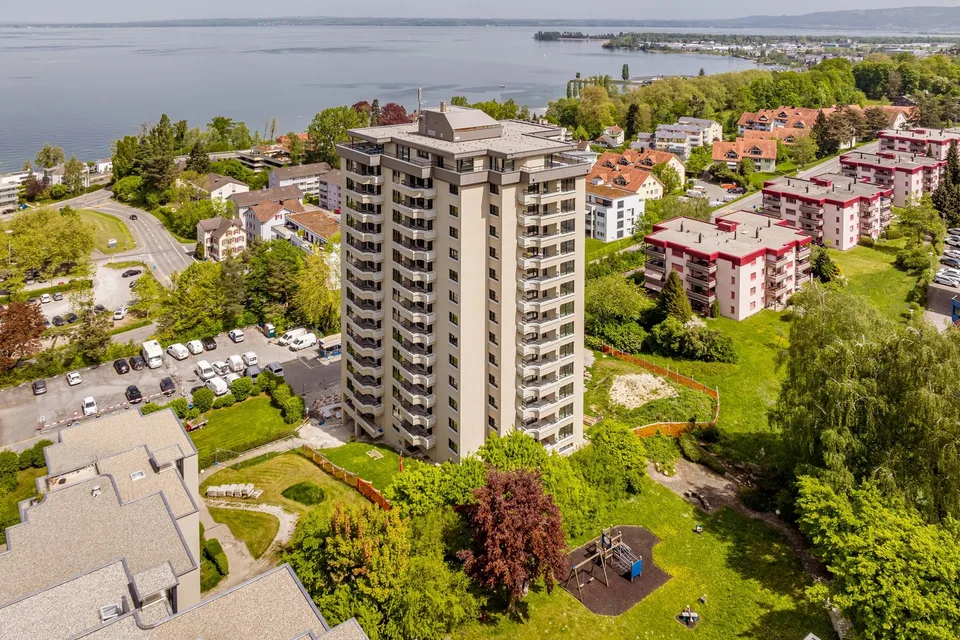 Einziehen und geniessen - Wohnen wo andere Ferien machen mit einmaliger Seesicht und Balkon
