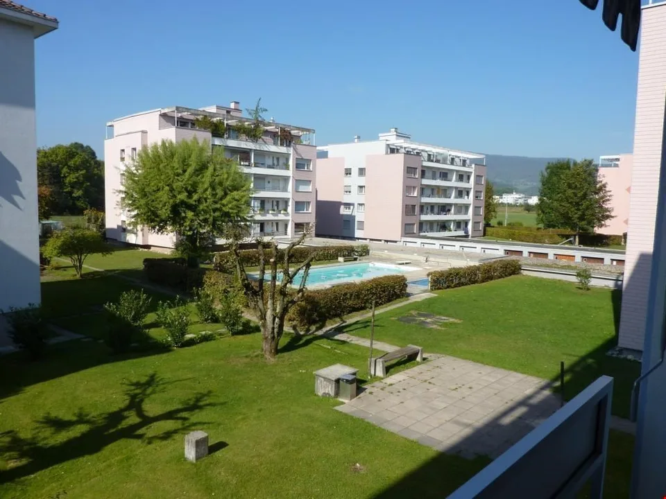 teilrenovierte 5.5-Attikazimmerwohnung an ruhiger Lage mit Aussen-Pool