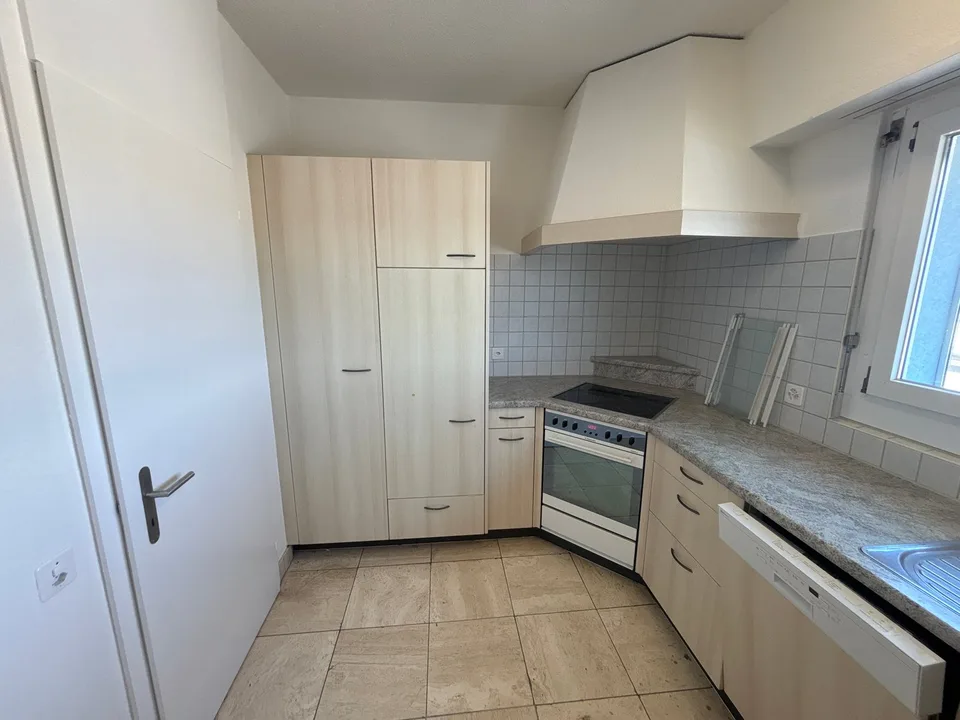 teilrenovierte 5.5-Attikazimmerwohnung an ruhiger Lage mit Aussen-Pool