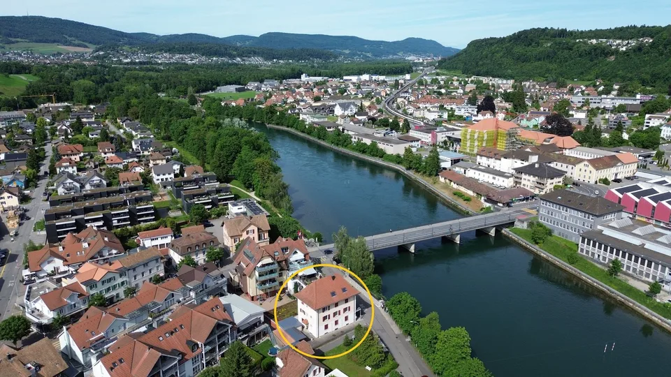 Casa multifamiliare con 4 appartamenti in una posizione incantevole direttamente sul fiume Aare.