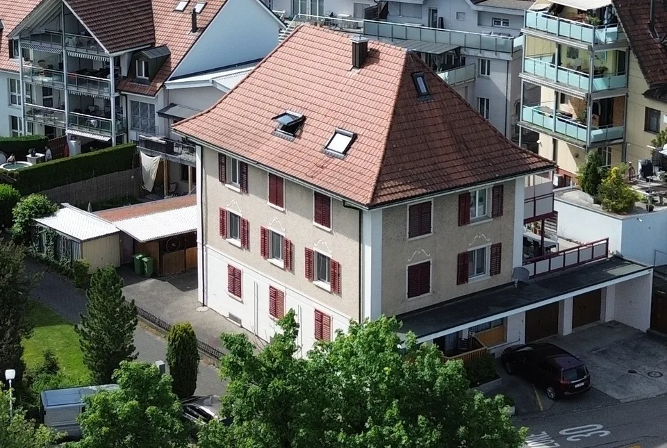 Casa multifamiliare con 4 appartamenti in una posizione incantevole direttamente sul fiume Aare.