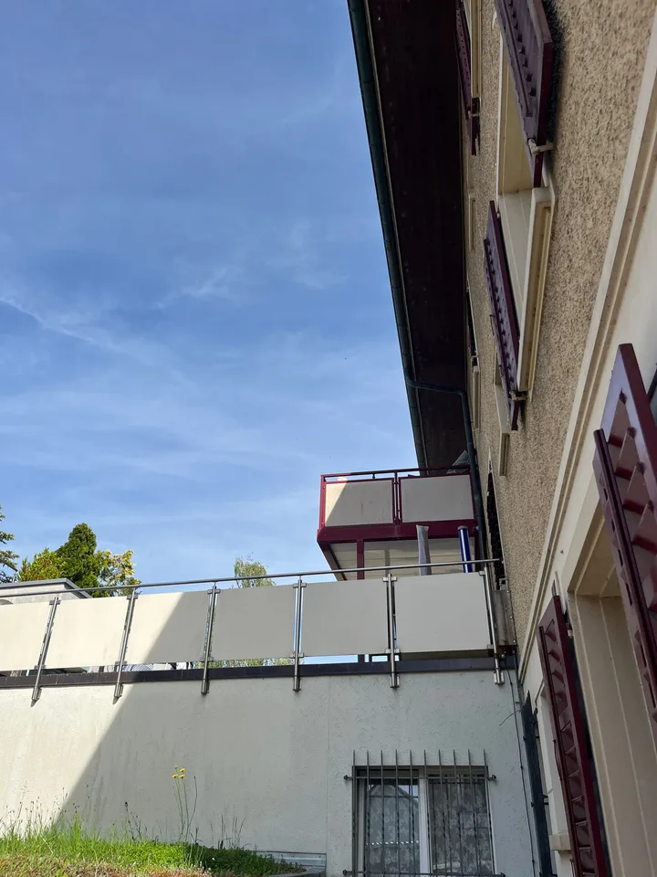 Casa multifamiliare con 4 appartamenti in una posizione incantevole direttamente sul fiume Aare. – foto 30 di 30