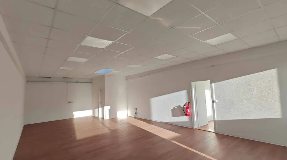 Nouvelle opportunité  Surface tertiaire flexible de 180 m²  Divisible dès 90 m²
