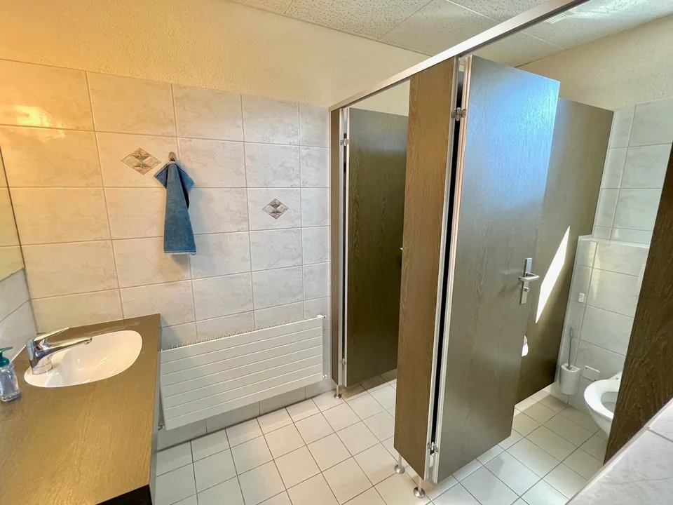 Sehr grosses Zimmer in moderner Wohnung :)