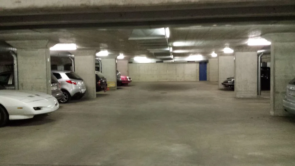 Tiefgaragenplatz an der Eichenstrasse zu vermieten