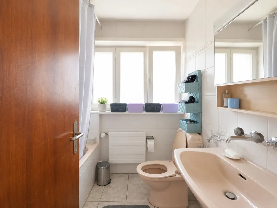 Ampio appartamento di 4.5 locali con balcone in una zona tranquilla in affitto – foto 8 di 10