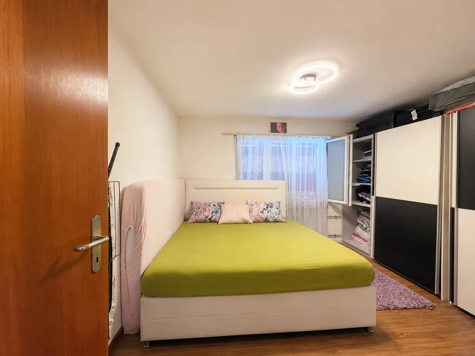 Ampio appartamento di 4.5 locali con balcone in una zona tranquilla in affitto