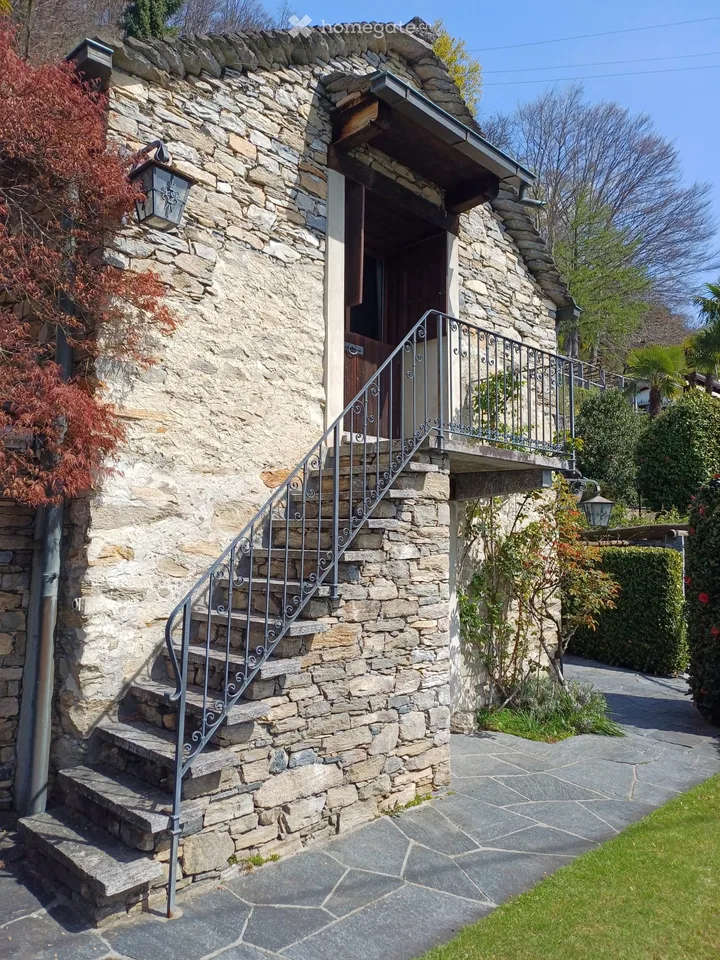 Charmant Rustico à Agarone – maison de pierre 2 pièces à louer avec vue à couper le souffle