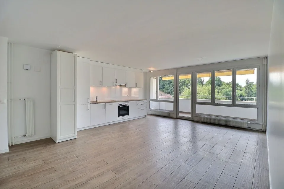 GELEGENHEIT: 4,5-ZIMMER-WOHNUNG SOFORT VERFÜGBAR MIT BUSHALTESTELLEN IN DER NÄHE