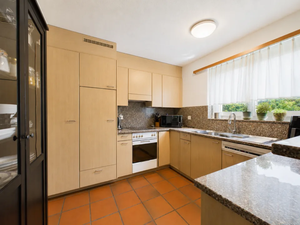 METÀ CASA CON GRANDE GIARDINO