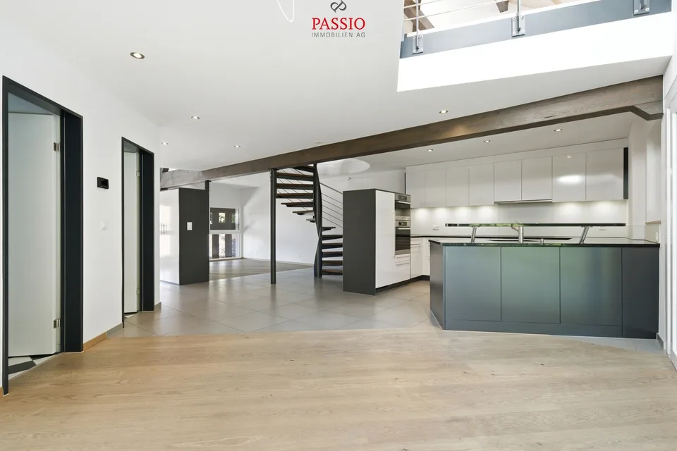 Proprietà residenziale e commerciale con potenziale di sviluppo sul lago di Morat
