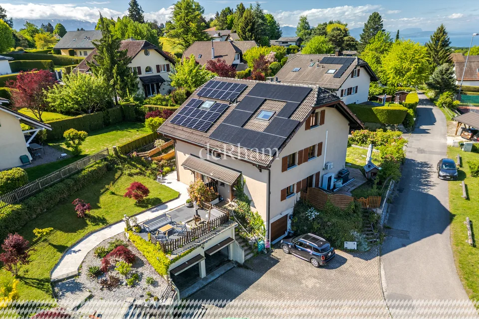 Charmante maison jumelle de 5,5 pièces avec beau jardin
