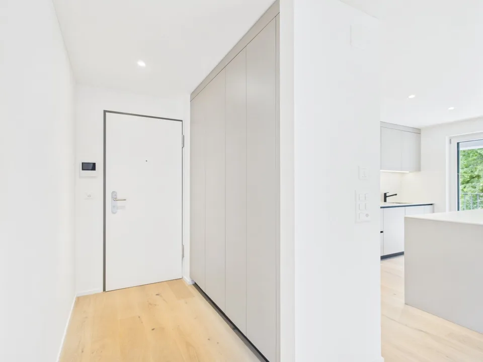 2.5-Zimmer Eigentumswohnung mit See-, Stadt- und Bergsicht!