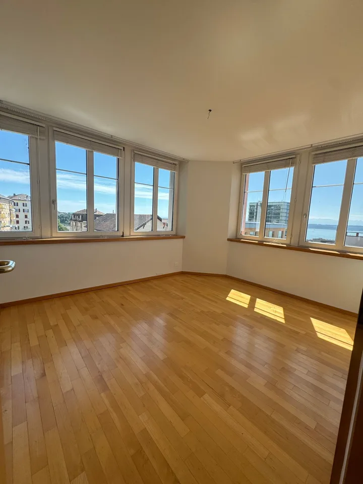 Prachtvolle Wohnung mit Blick auf den See und die Alpen, in der Nähe von ... – Foto 9 von 13