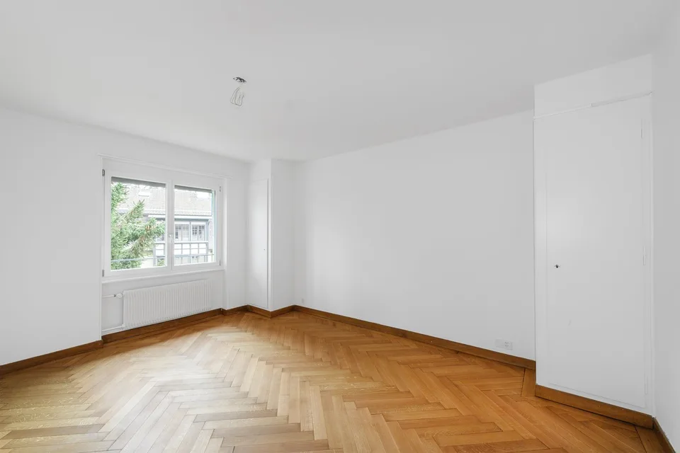 Appartamento di 3,5 locali, 2° piano sinistro con camera mansardata aggiuntiva