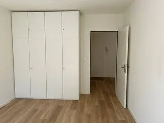 helle, sonnige, ruhige, renovierte 2-Zimmer-Wohnung mit Balkon an ruhiger Lage in Basel